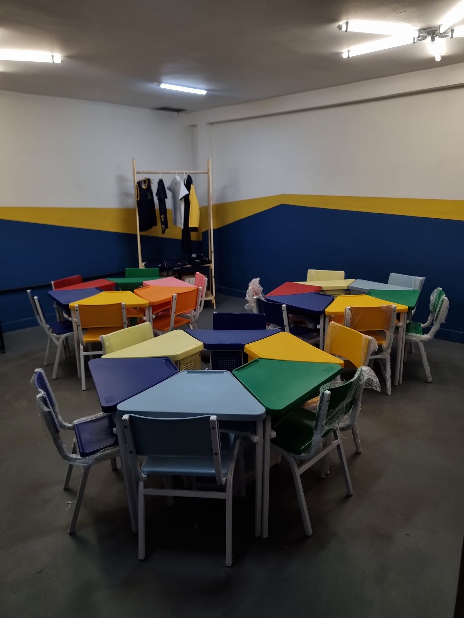 Sala de aula equipada pela JB